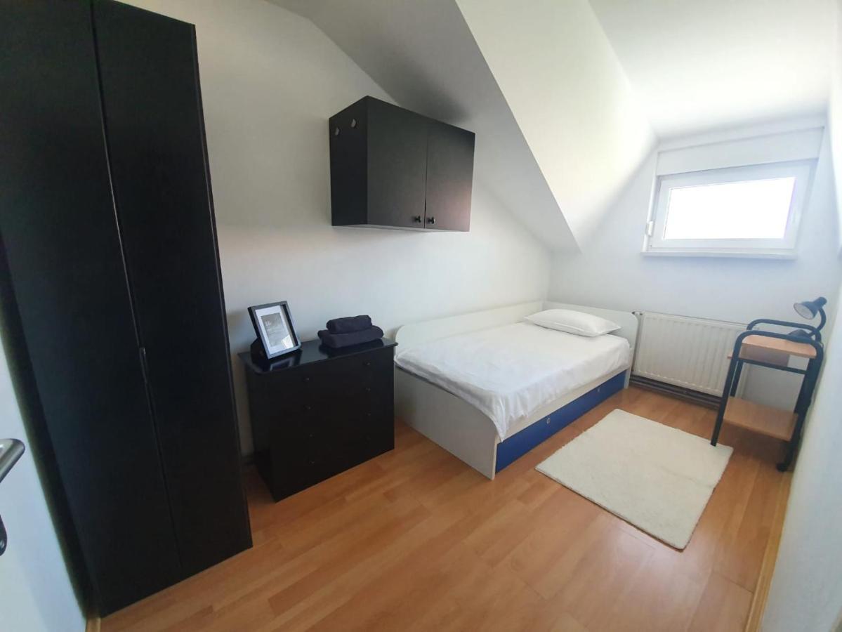 Apartment Lily Near Zagreb Airport Velika Gorica Extérieur photo